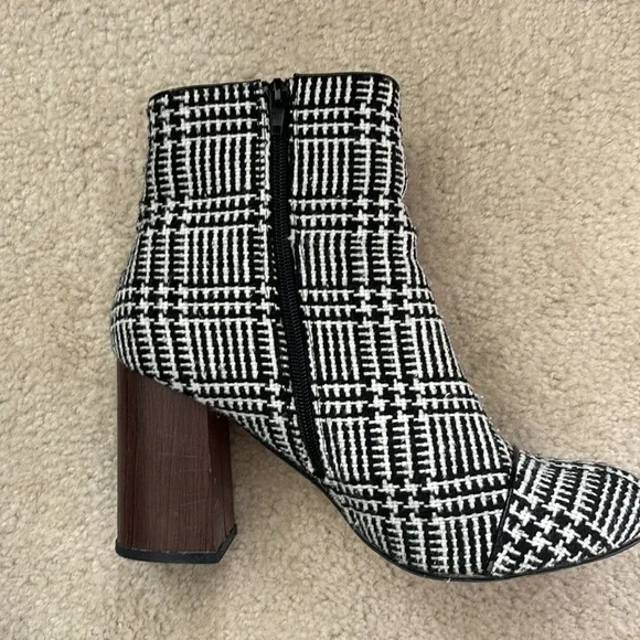 Stylish Black and White Heeled Boots🐼 - Picture 2 of 7